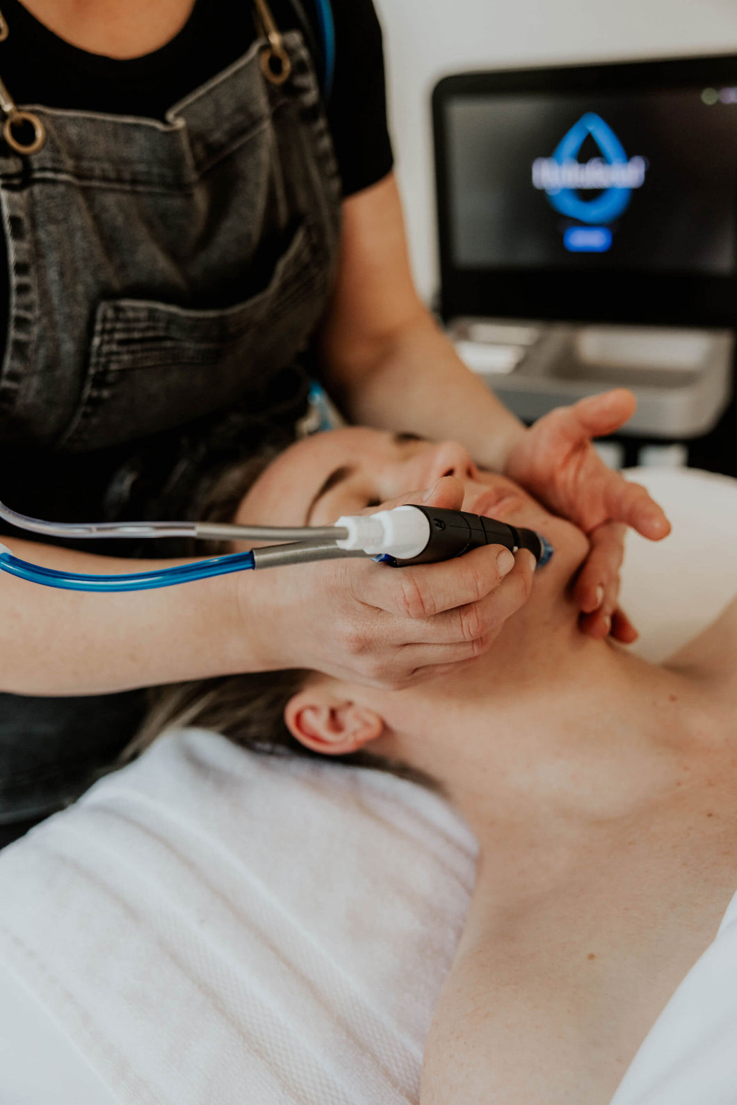 Signature Hydrafacial